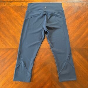 Lululemon In Movement Crop Leggings 19" Everlux Tights Cropped size‎ 8 Blue